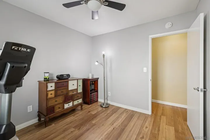 9833 Caminito Bolsa, San Diego, California 92129