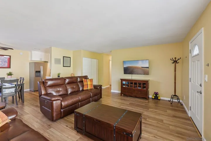 9833 Caminito Bolsa, San Diego, California 92129