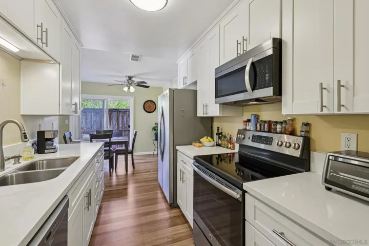 9833 Caminito Bolsa, San Diego, California 92129