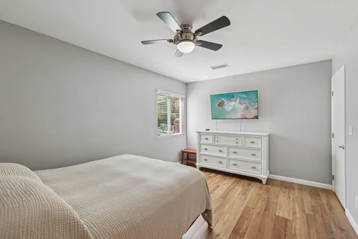 9833 Caminito Bolsa, San Diego, California 92129