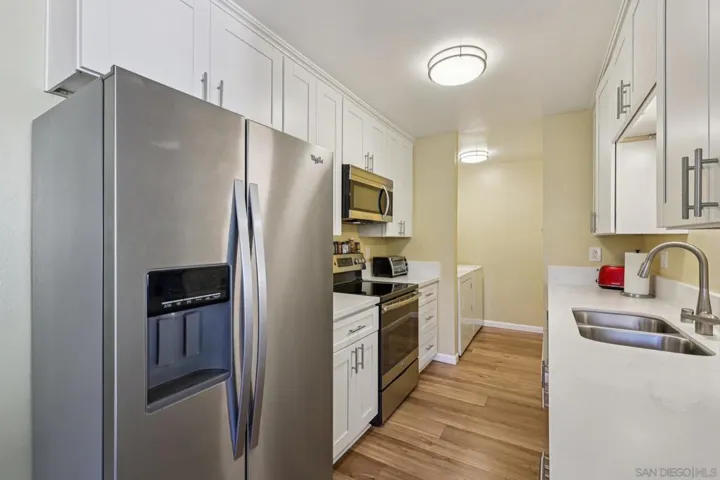 9833 Caminito Bolsa, San Diego, California 92129