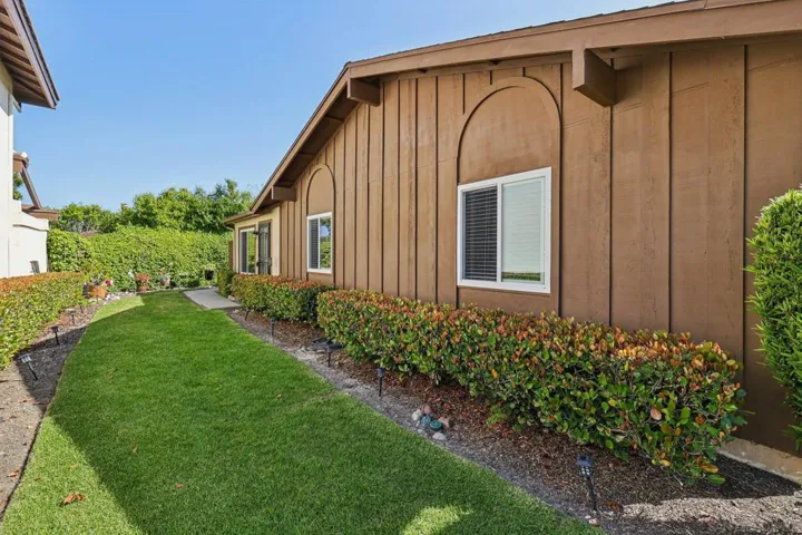 9833 Caminito Bolsa, San Diego, California 92129