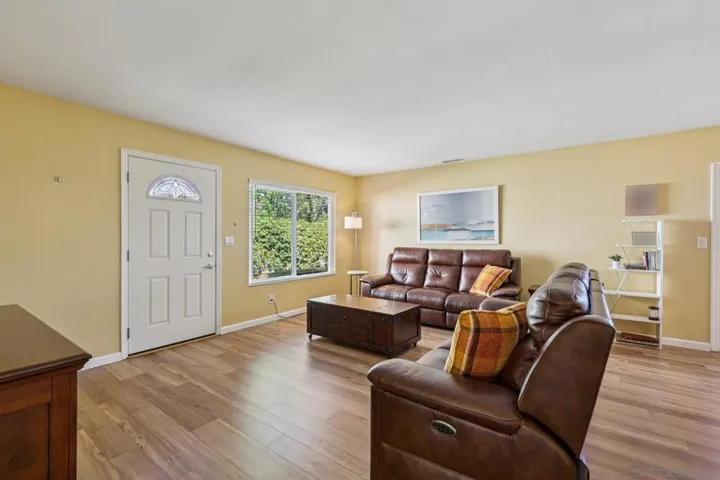 9833 Caminito Bolsa, San Diego, California 92129