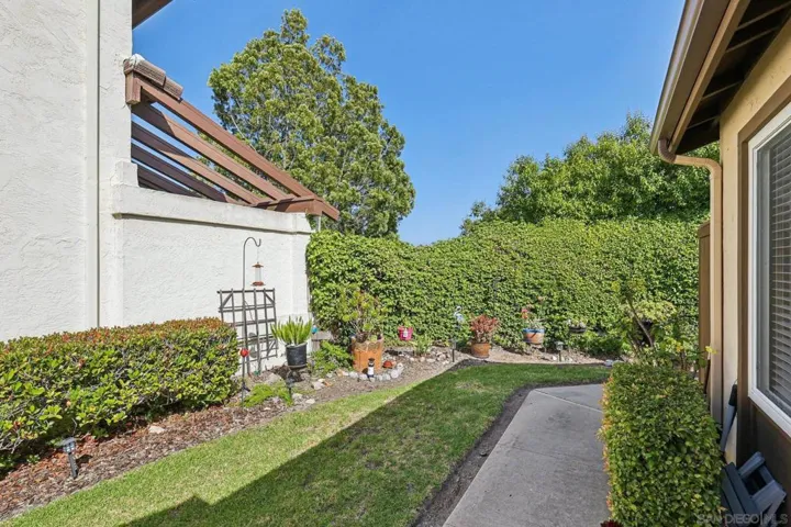 9833 Caminito Bolsa, San Diego, California 92129