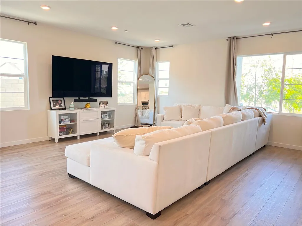 27620 Symphony Place, Valencia, California 91381 home-pic-1