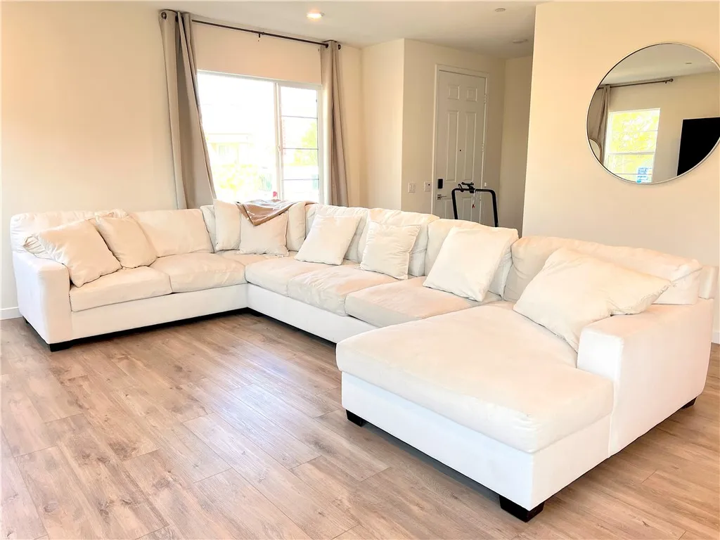 27620 Symphony Place, Valencia, California 91381 home-pic-4