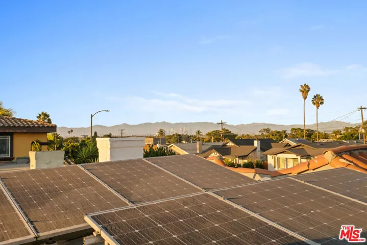 6727 7th Avenue, Los Angeles, California 90043