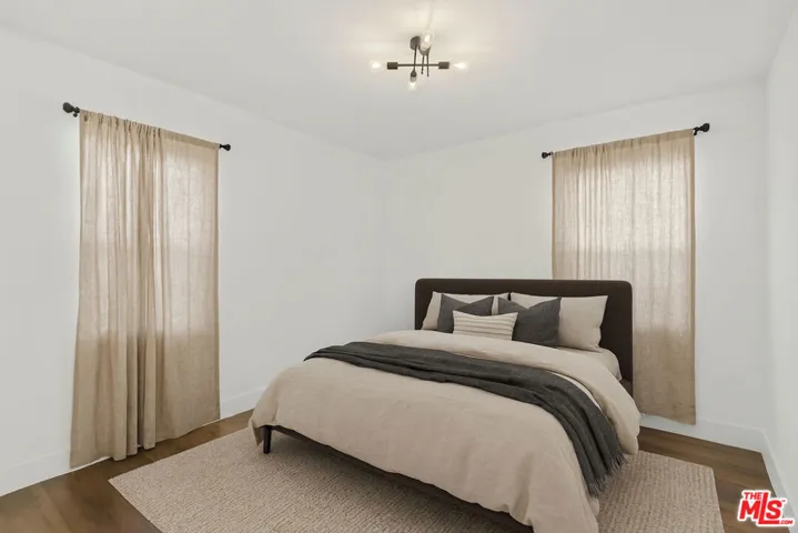 6727 7th Avenue, Los Angeles, California 90043