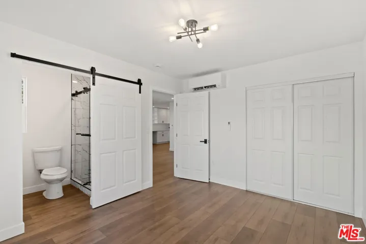 6727 7th Avenue, Los Angeles, California 90043