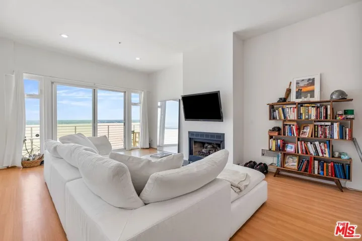 4403 Ocean Front Walk 104, Marina Del Rey, California 90292