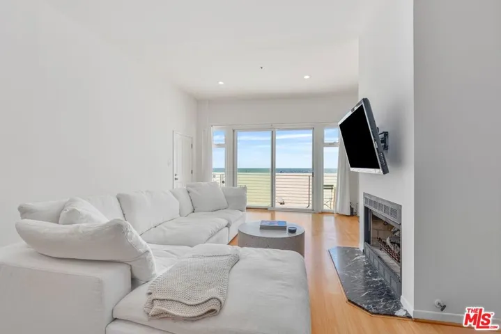 4403 Ocean Front Walk 104, Marina Del Rey, California 90292