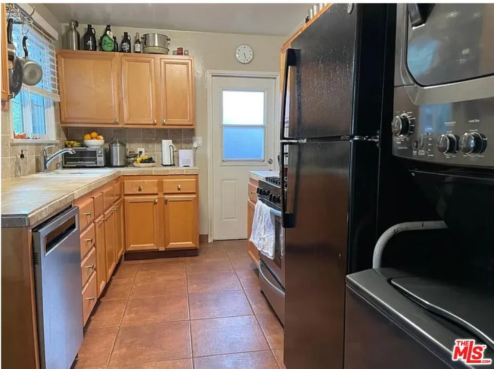 15031 15033 Hartland Street, Van Nuys, California 91405 home-pic-23