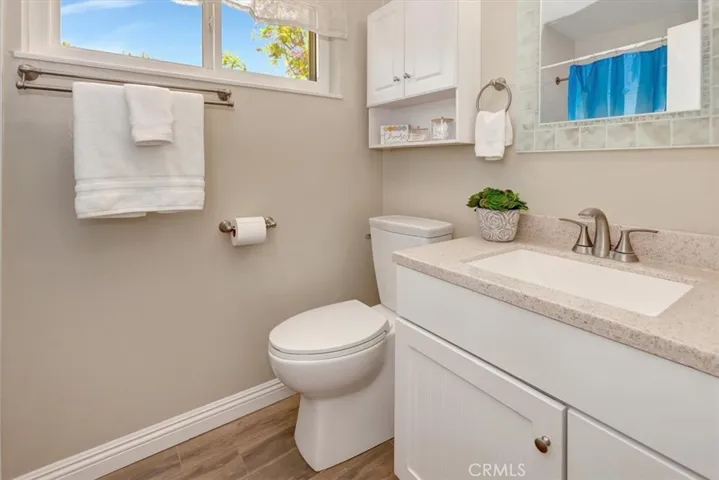 Full, 4 piece bathroom