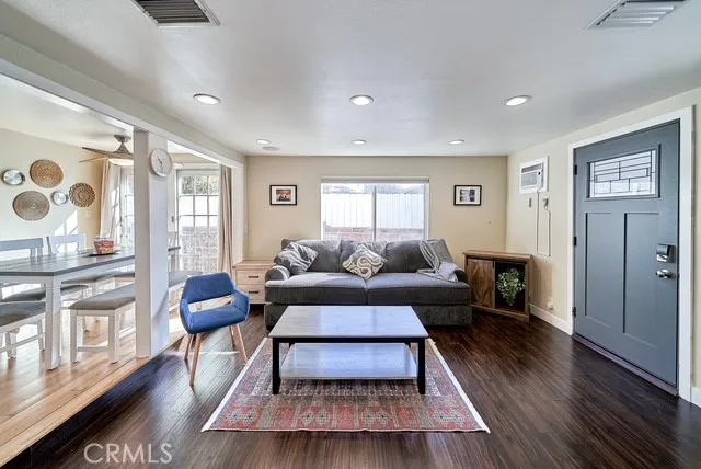 4117 E Theresa Street, Long Beach, California 90814 home-pic-4