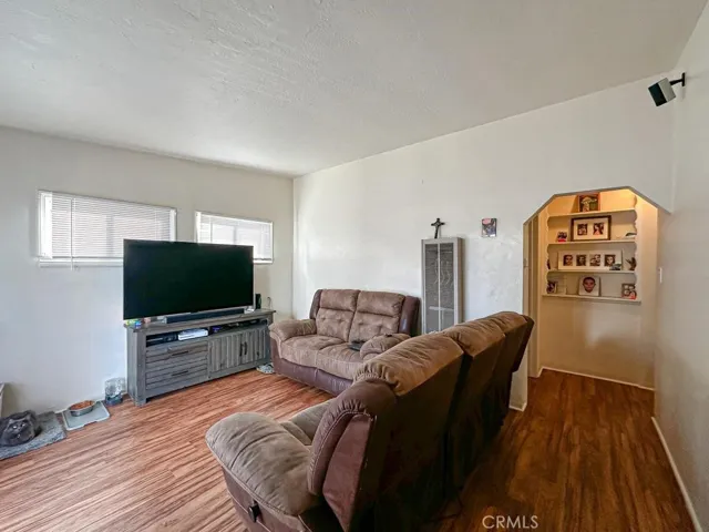 3915 E 11th Street, Long Beach, California 90804