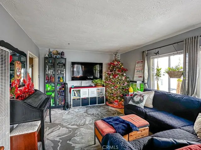 3915 E 11th Street, Long Beach, California 90804