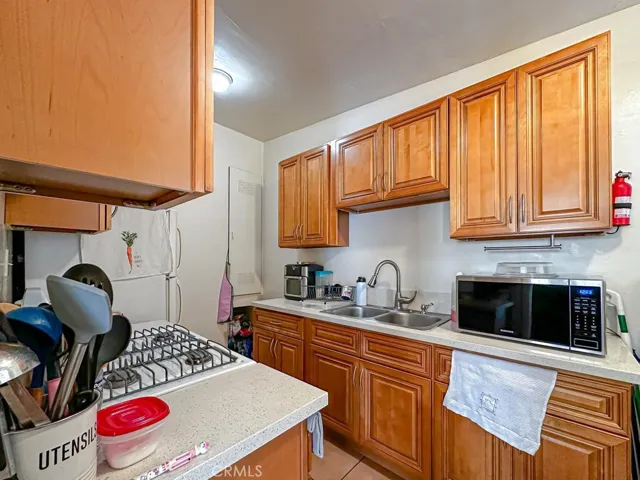 3915 E 11th Street, Long Beach, California 90804