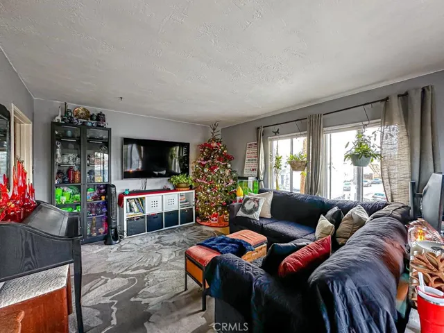 3915 E 11th Street, Long Beach, California 90804