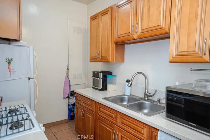 3915 E 11th Street, Long Beach, California 90804