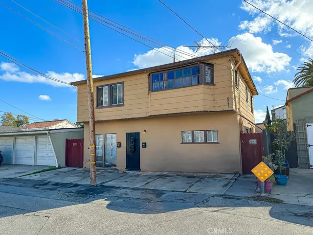 3915 E 11th Street, Long Beach, California 90804
