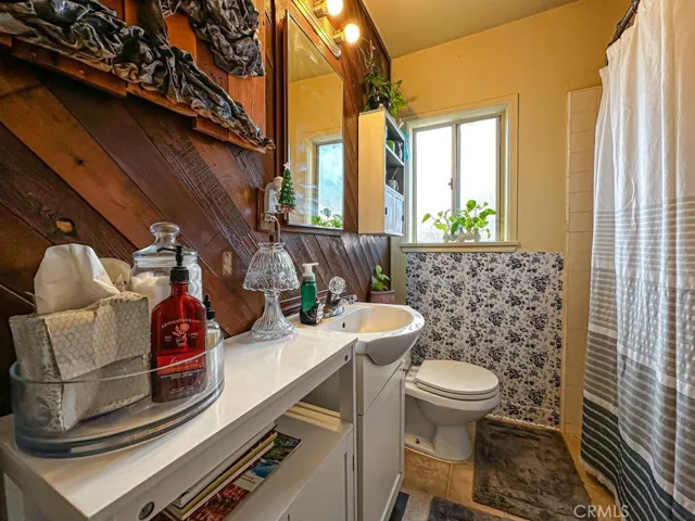 3915 E 11th Street, Long Beach, California 90804