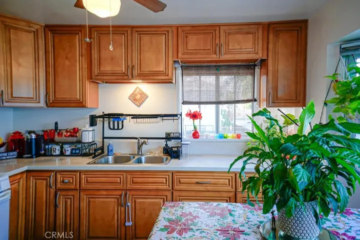 3915 E 11th Street, Long Beach, California 90804