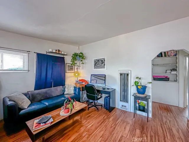 3915 E 11th Street, Long Beach, California 90804