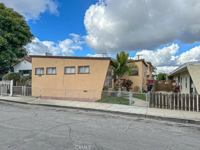 3915 E 11th Street, Long Beach, California 90804
