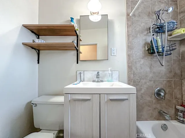 3915 E 11th Street, Long Beach, California 90804