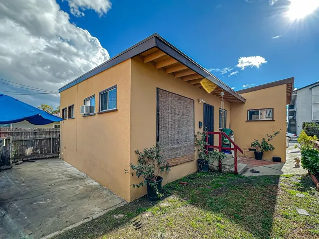 3915 E 11th Street, Long Beach, California 90804