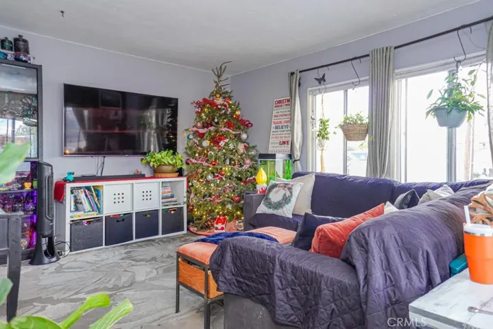 3915 E 11th Street, Long Beach, California 90804
