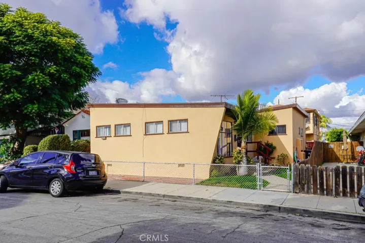 3915 E 11th Street, Long Beach, California 90804