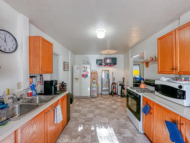 3915 E 11th Street, Long Beach, California 90804