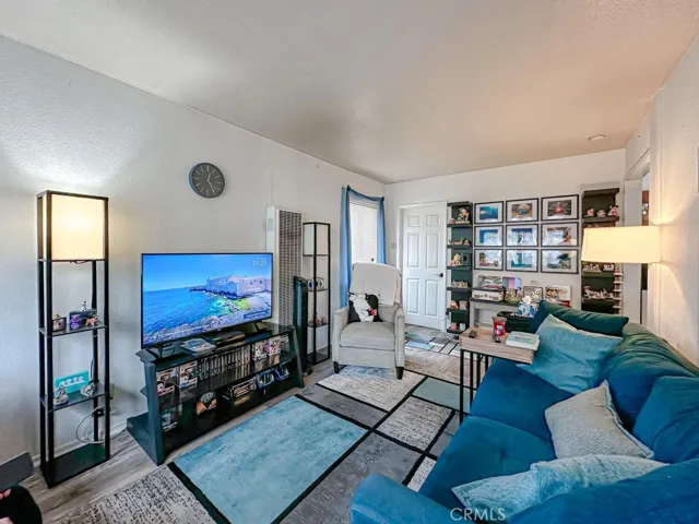 3915 E 11th Street, Long Beach, California 90804