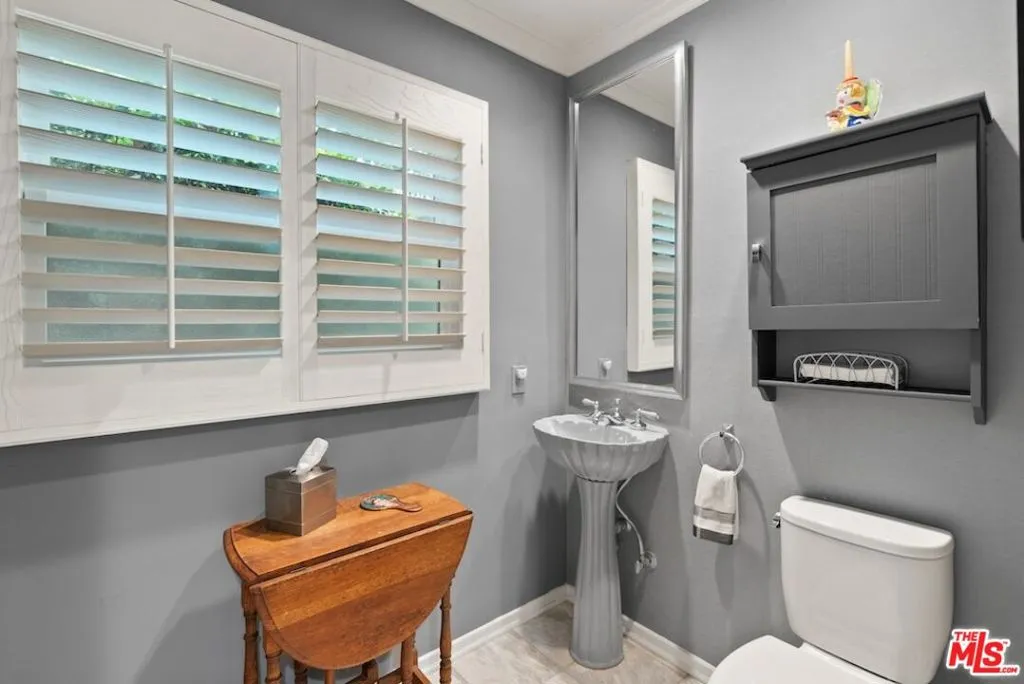 11051 Strathmore Drive 1, Los Angeles, California 90024 home-pic-14