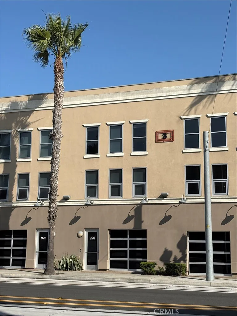920 E Santa Ana Boulevard, Santa Ana, California 92701, 1 Bedroom Bedrooms, ,3 BathroomsBathrooms,Residential Lease,For Rent,E Santa Ana,PW25145344
