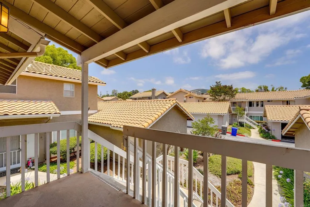 1354 Palomar Place, Vista, California 92084 home-pic-0