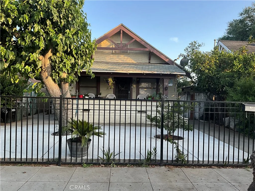 586 W Center Street, Pomona, California 91768, 5 Bedrooms Bedrooms, ,3 BathroomsBathrooms,Residential,For Sale,Center,IG25140148