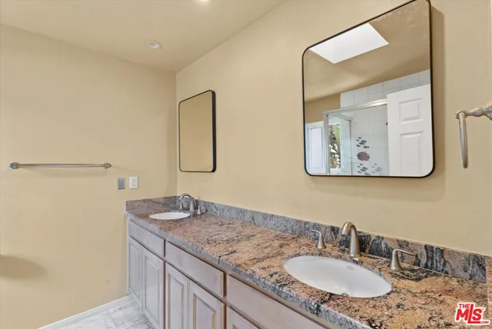 2212 Curtis Avenue B, Redondo Beach, California 90278