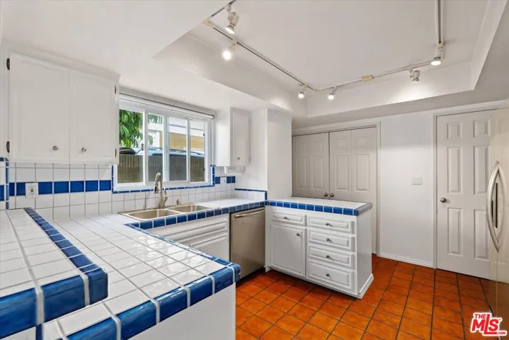 2212 Curtis Avenue B, Redondo Beach, California 90278