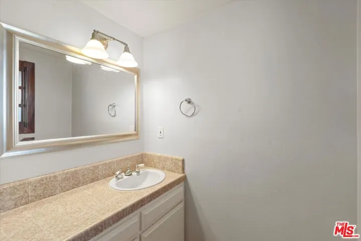 2212 Curtis Avenue B, Redondo Beach, California 90278