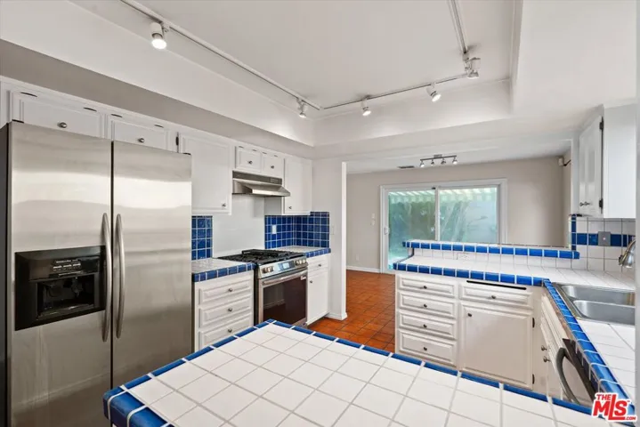 2212 Curtis Avenue B, Redondo Beach, California 90278