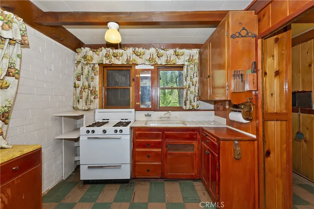 813 Eureka Drive, Big Bear Lake, California 92315 home-pic-11