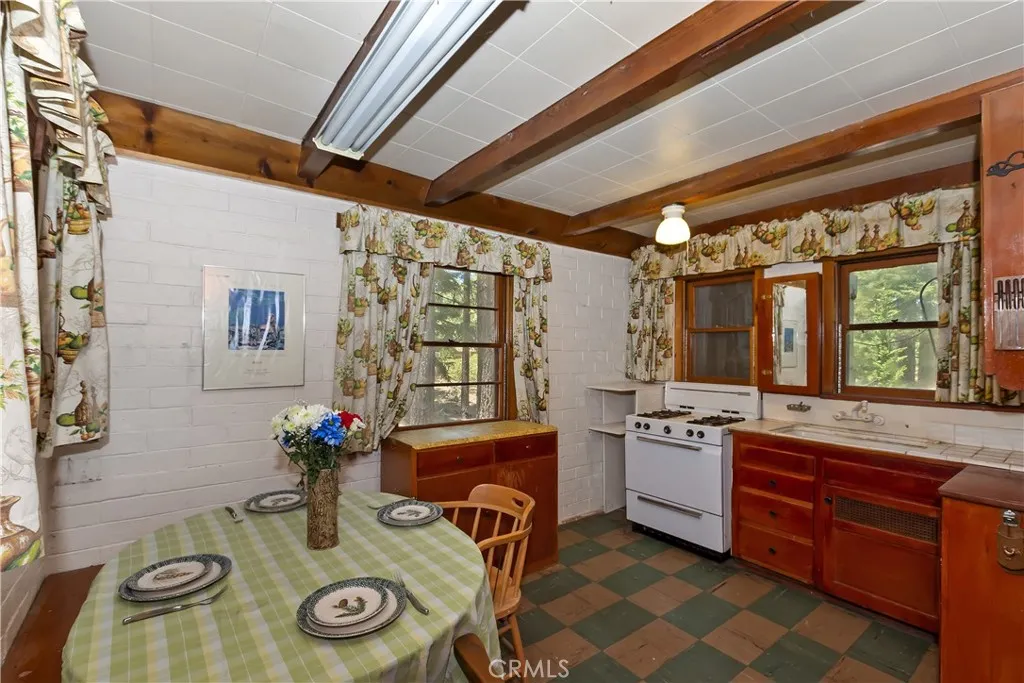 813 Eureka Drive, Big Bear Lake, California 92315 home-pic-8
