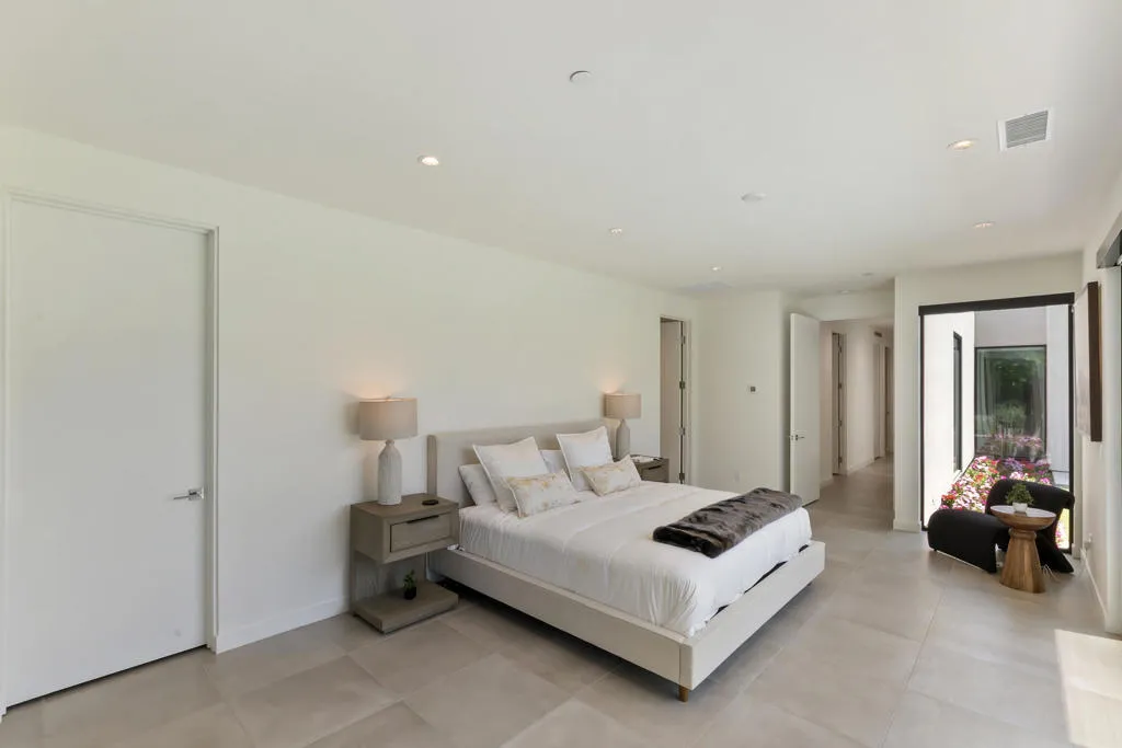 18-Primary Bedroom