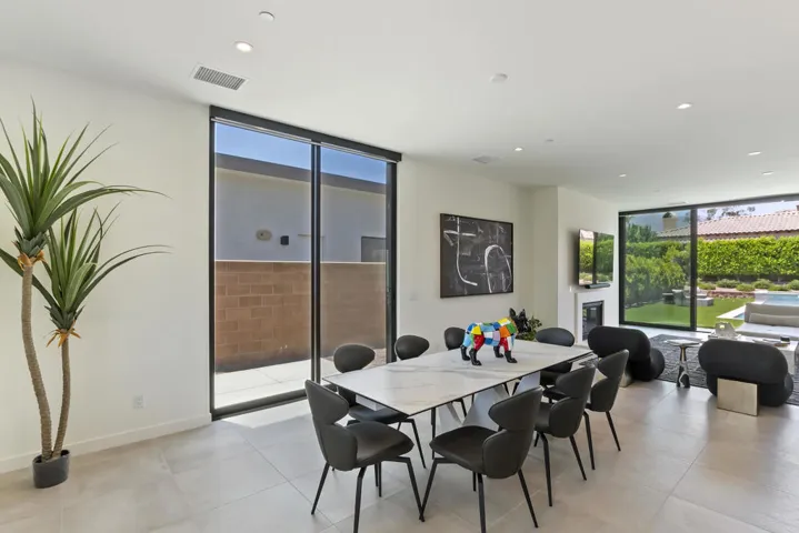 10-Dining Area