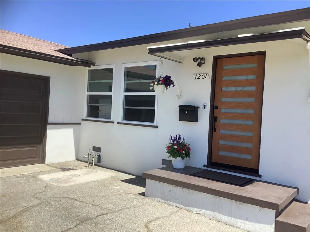 1201 W 186th Street, Gardena, California 90248, 4 Bedrooms Bedrooms, ,2 BathroomsBathrooms,Residential,For Sale,186th,SW25145120