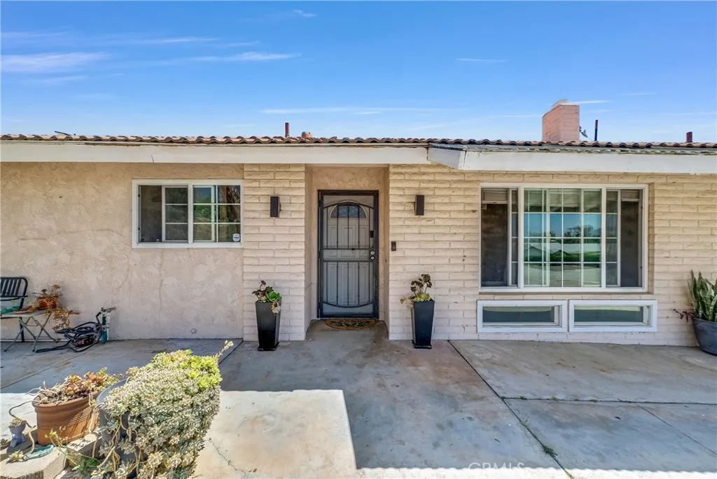 5622 Sharon Way, Jurupa Valley, California 92509 home-pic-2