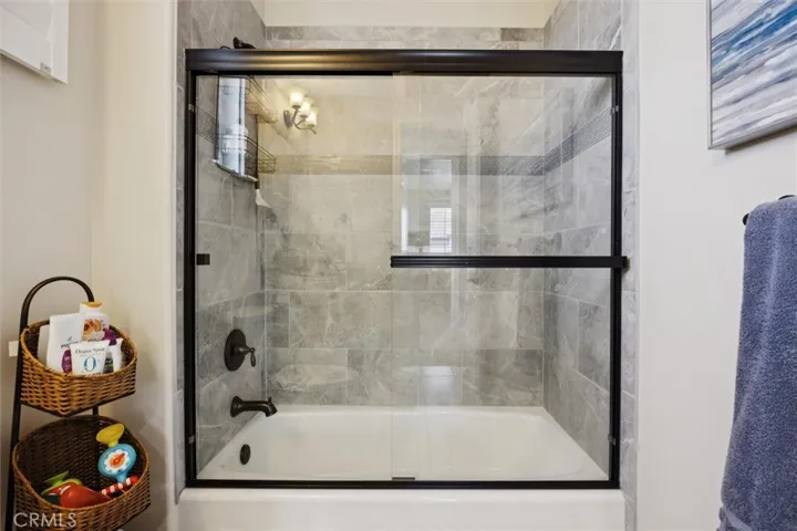 Upstairs 2nd bathroom