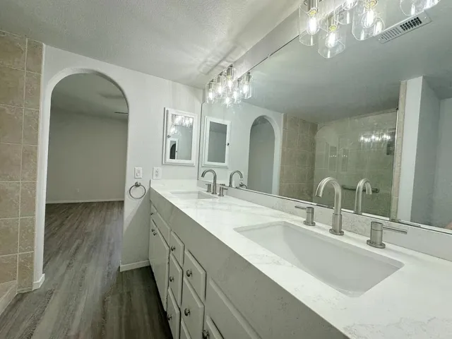 1 Bath 7